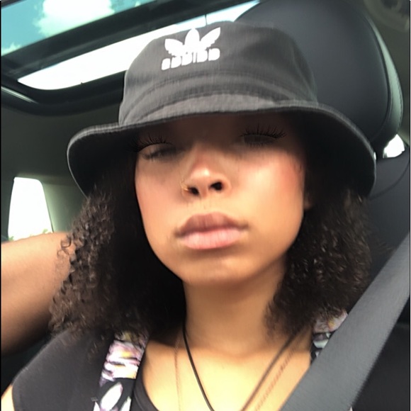 Mo Town !!! Obsessed with clothes - Picture 2 of 9